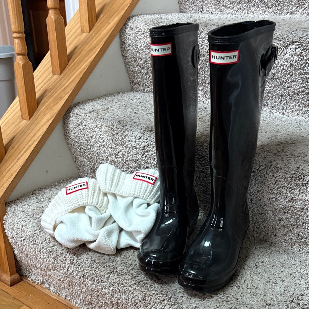 Hunter Glossy Black Boots with White Knit Socks